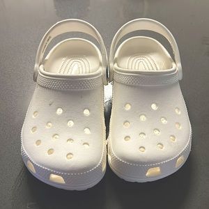 White Crocs., Size 1, Like New! Summer 🐠